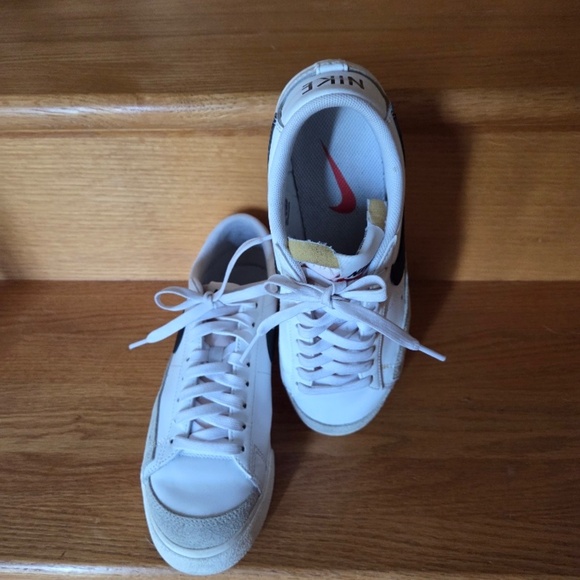 Womens Nike Sneakers Size 7 - Picture 2 of 7